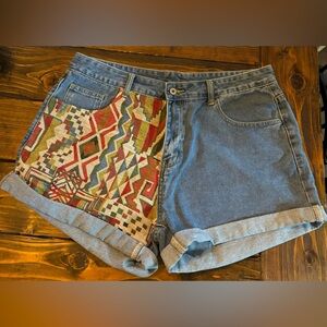 Jeans shorts with Aztec embroidery accent - size 1XL